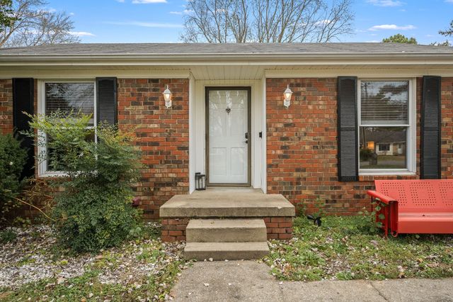 1265 Woodvale Dr, Gallatin, TN 37066