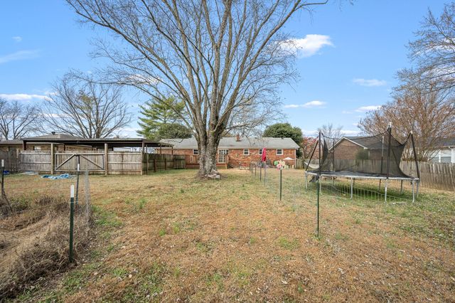 1265 Woodvale Dr, Gallatin, TN 37066