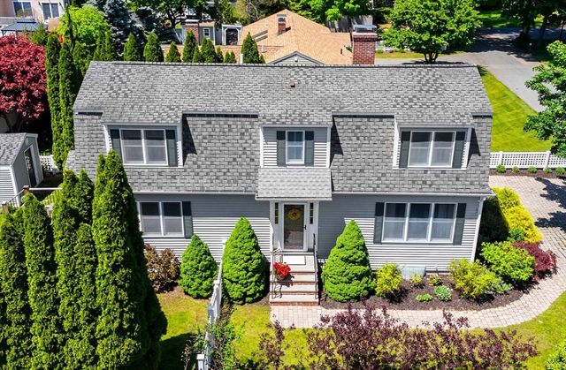 17 Fenmere Avenue, Wellesley, MA 02482