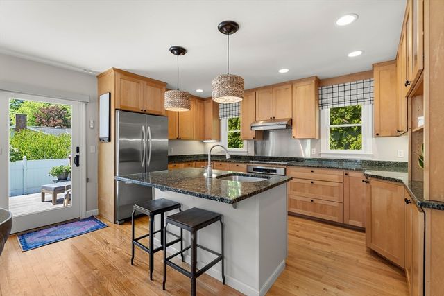 17 Fenmere Avenue, Wellesley, MA 02482