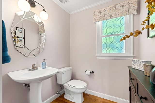 17 Fenmere Avenue, Wellesley, MA 02482