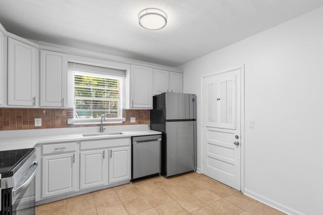 10693 N Military Trail 7, West Palm Beach, FL 33410