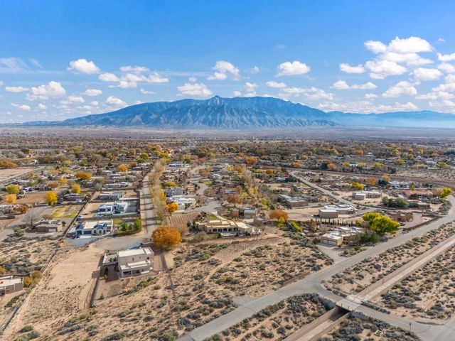 Calle Contenta, Corrales, NM 87048