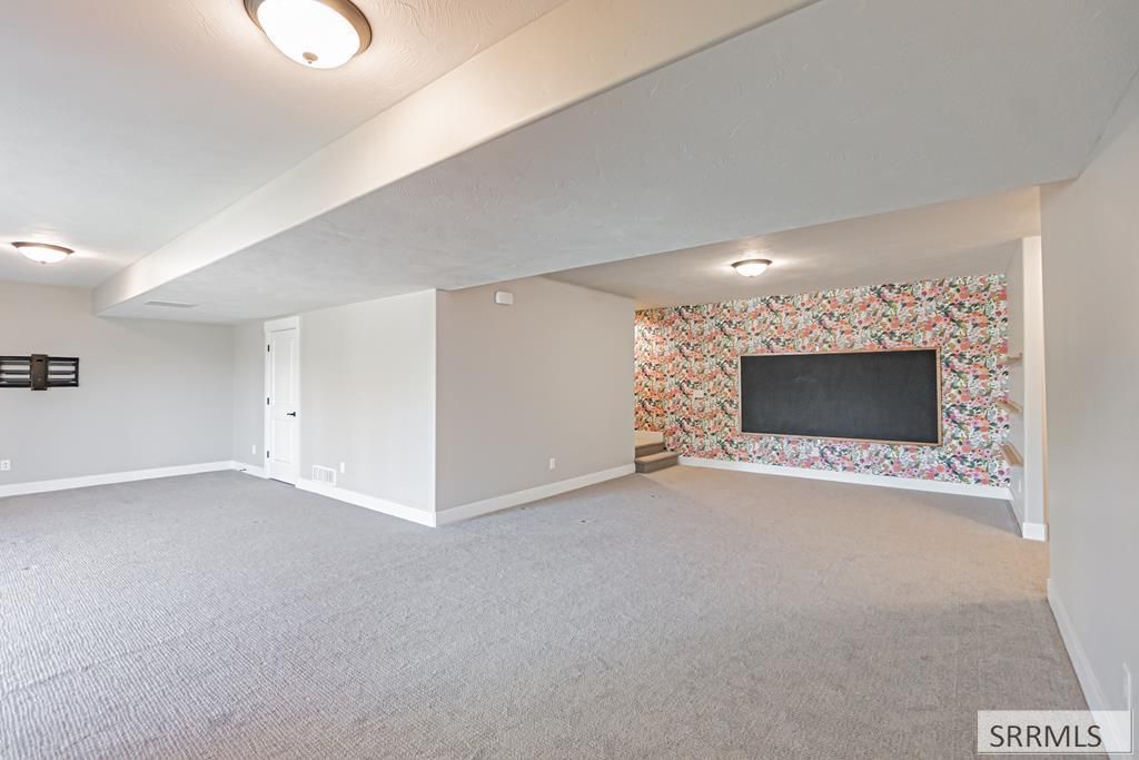 Image 25 of property listing at 3184 S Chartwell Gardens, Ammon, ID 83406