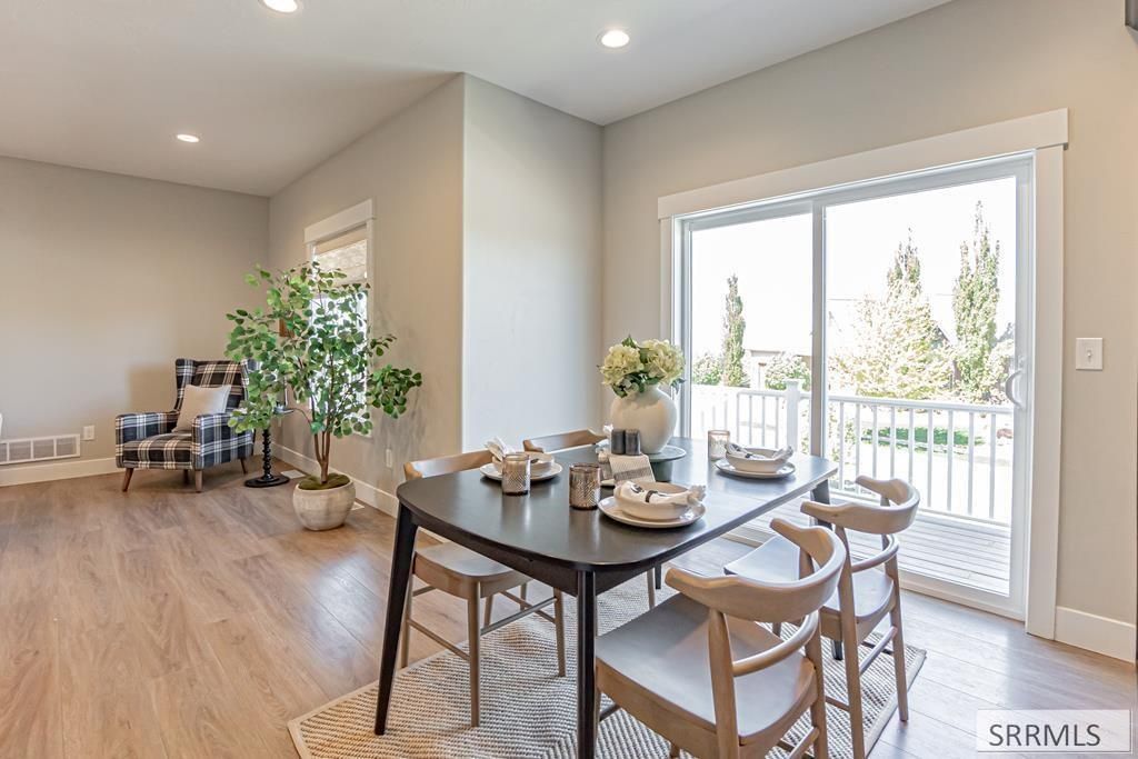 Image 6 of property listing at 3184 S Chartwell Gardens, Ammon, ID 83406