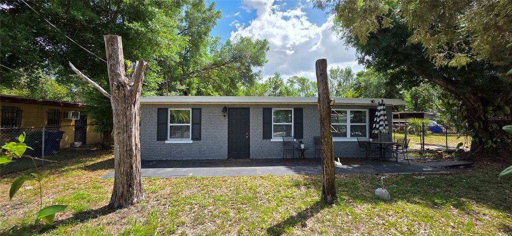 Image 2 of property listing at 4215 E HENRY AVENUE, Tampa, FL 33610
