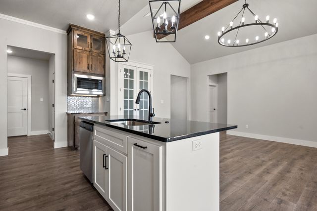 1119 N 6th Street, Wolfforth, TX 79382