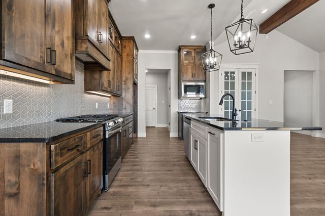 1119 N 6th Street, Wolfforth, TX 79382