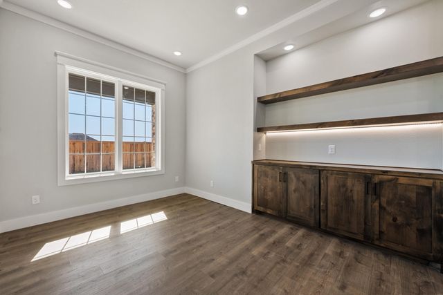 1119 N 6th Street, Wolfforth, TX 79382