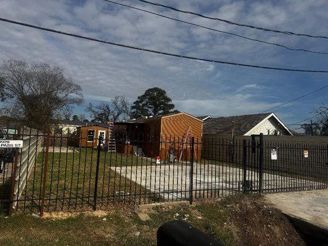 13929 Eagle Pass Street, Houston, TX 77015