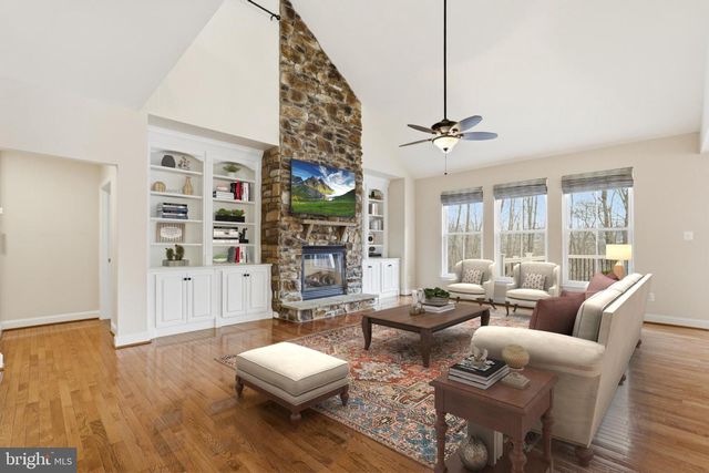 311 GREBE DR, Lake Frederick, VA 22630
