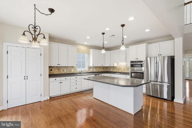 311 GREBE DR, Lake Frederick, VA 22630