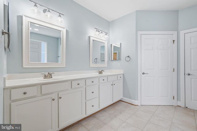 311 GREBE DR, Lake Frederick, VA 22630