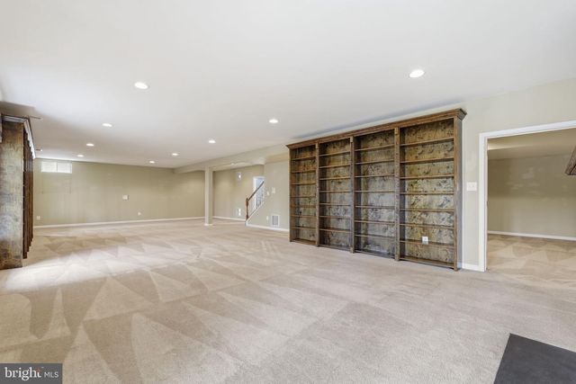 311 GREBE DR, Lake Frederick, VA 22630
