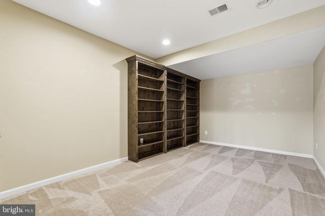 311 GREBE DR, Lake Frederick, VA 22630