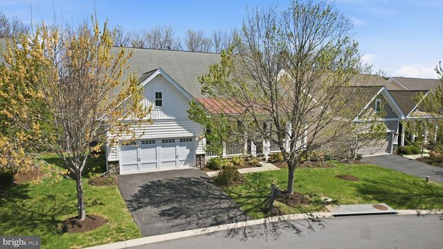 311 GREBE DR, Lake Frederick, VA 22630
