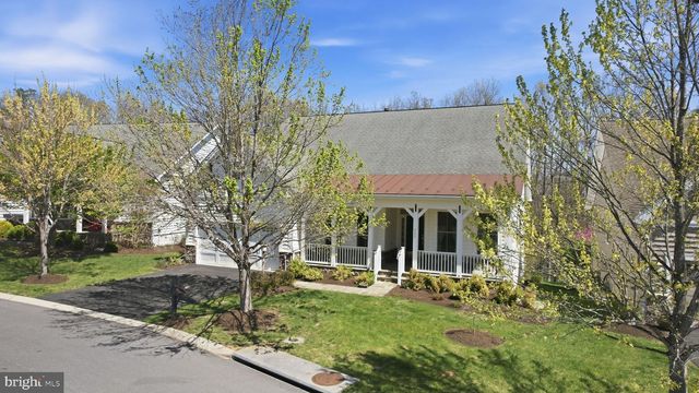 311 GREBE DR, Lake Frederick, VA 22630