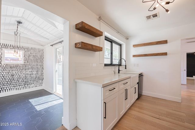 617 N 14TH Street, Phoenix, AZ 85006