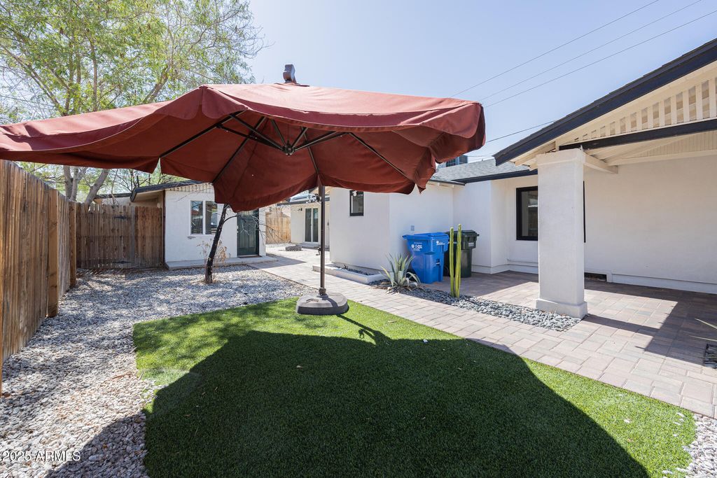 Image 20 of property listing at 617 N 14TH Street, Phoenix, AZ 85006