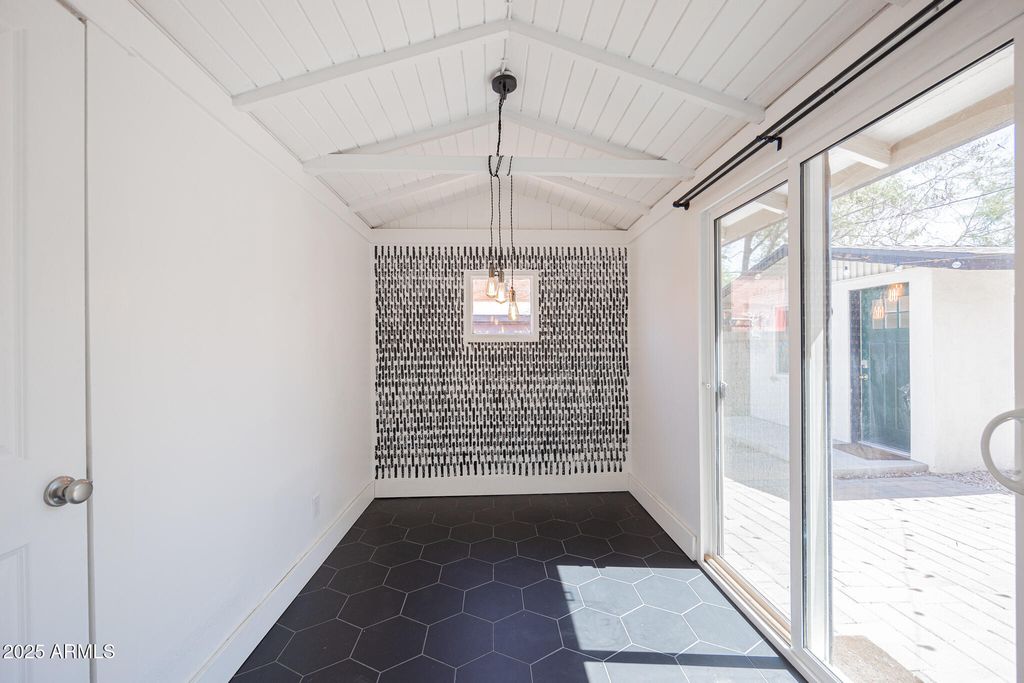 Image 8 of property listing at 617 N 14TH Street, Phoenix, AZ 85006