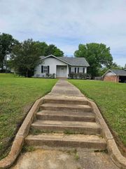 1001 S Georgia Street, Troup, TX 75789