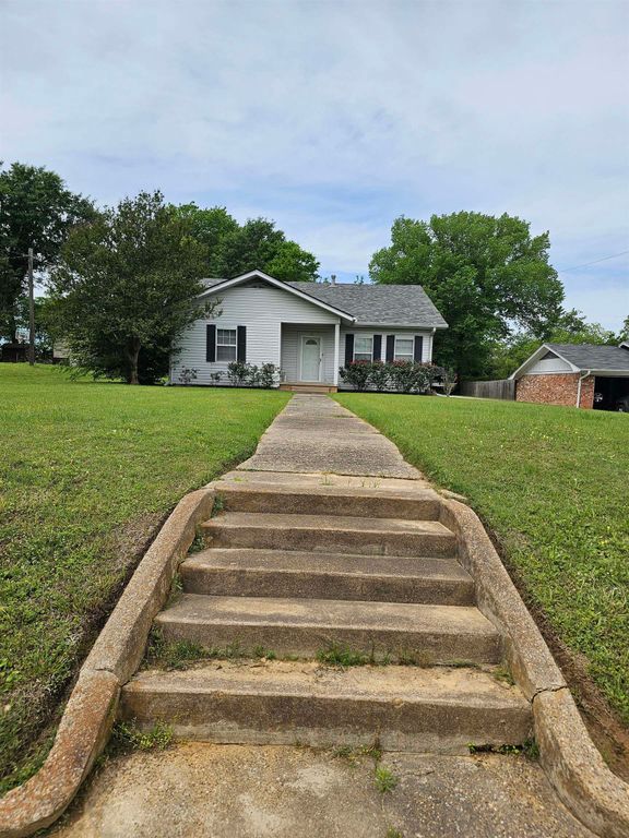 1001 S Georgia Street, Troup, TX 75789