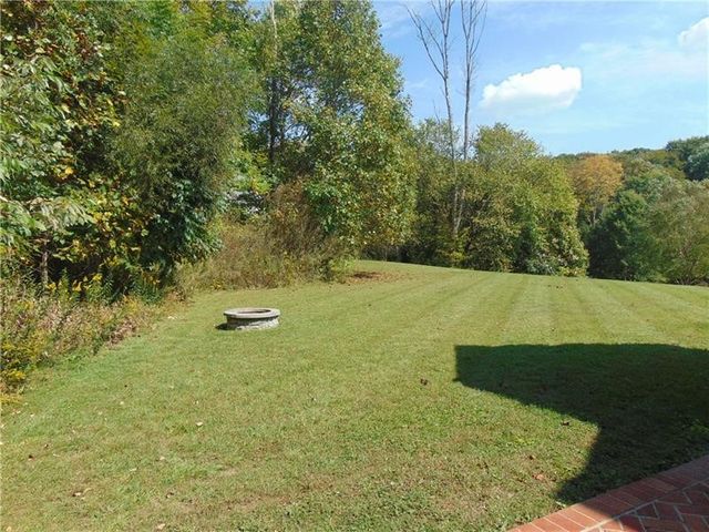 127 Woodhaven Dr, Hempfield Twp, PA 15644