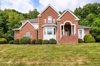127 Woodhaven Dr, Hempfield Twp, PA 15644