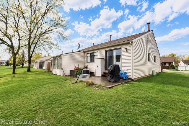 62072 York town Drive 1, South Lyon, MI 48178