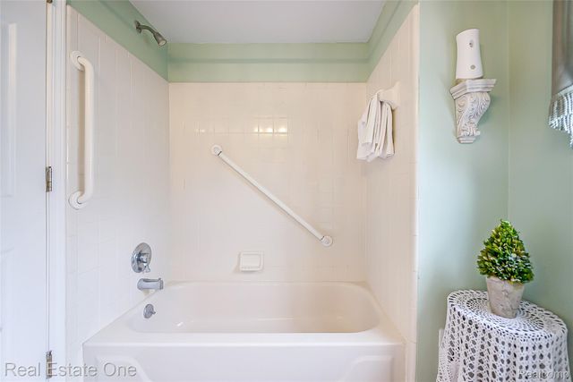62072 York town Drive 1, South Lyon, MI 48178