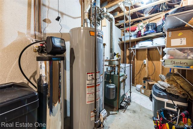62072 York town Drive 1, South Lyon, MI 48178