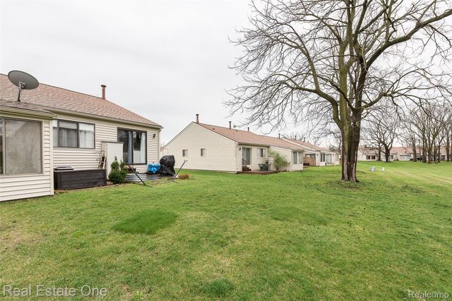 62072 York town Drive 1, South Lyon, MI 48178