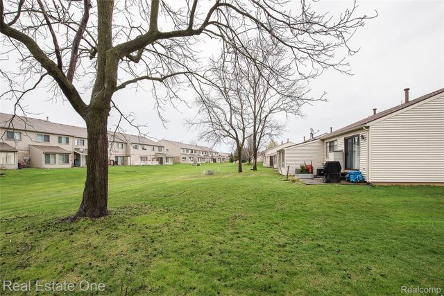62072 York town Drive 1, South Lyon, MI 48178