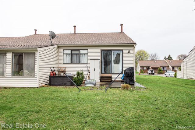 62072 York town Drive 1, South Lyon, MI 48178