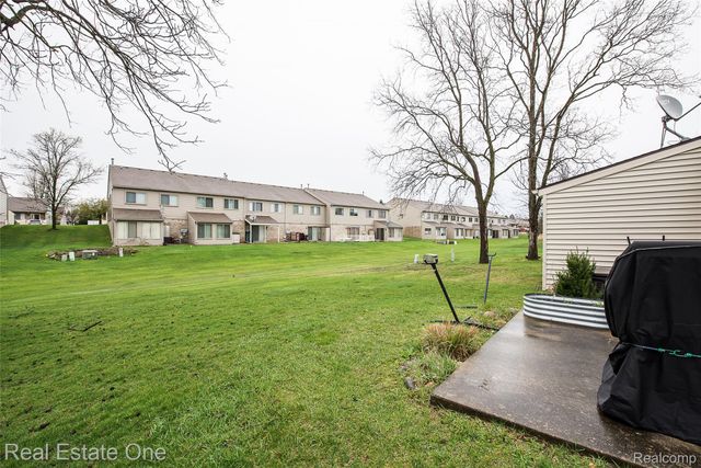 62072 York town Drive 1, South Lyon, MI 48178