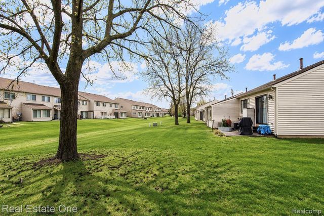 62072 York town Drive 1, South Lyon, MI 48178