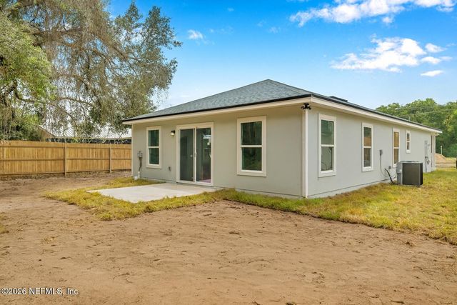 110 BIG APPLE Road, East Palatka, FL 32131