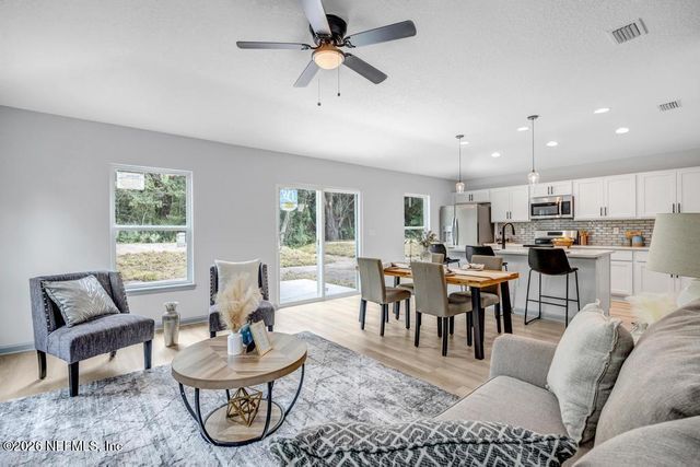 110 BIG APPLE Road, East Palatka, FL 32131