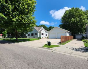 302 Trott Avenue SE, Willmar, MN 56201
