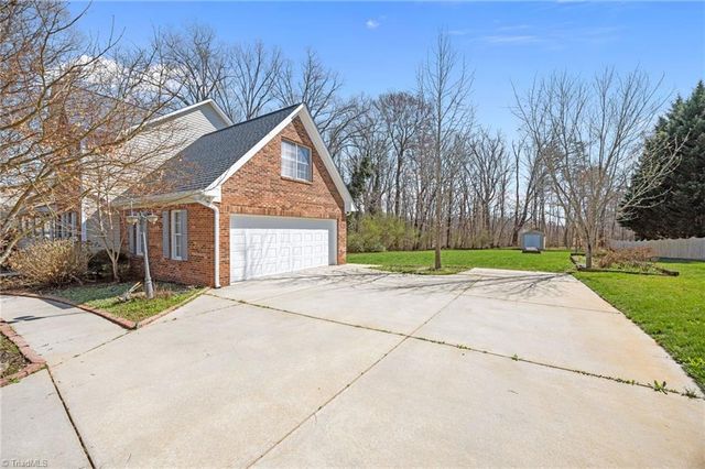 8092 Oak Creek Drive, Stokesdale, NC 27357