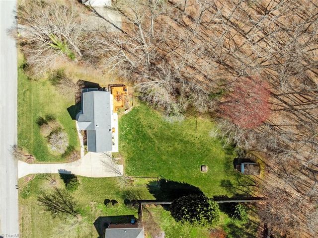 8092 Oak Creek Drive, Stokesdale, NC 27357