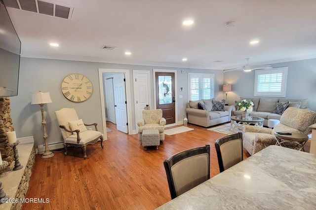 8 New Brunswick Avenue, Lavallette, NJ 08735