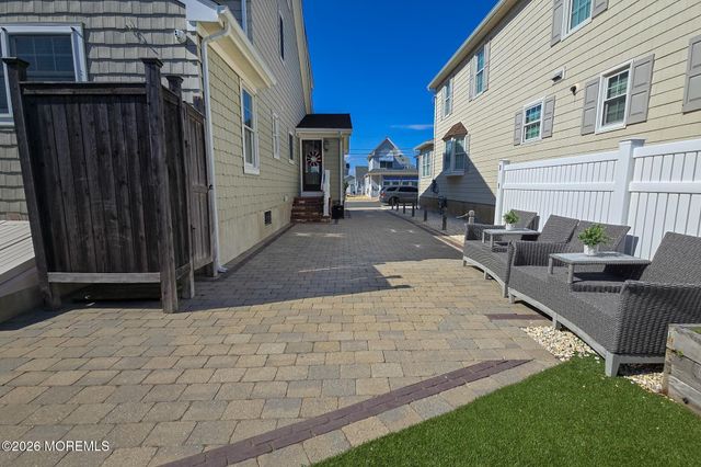 8 New Brunswick Avenue, Lavallette, NJ 08735