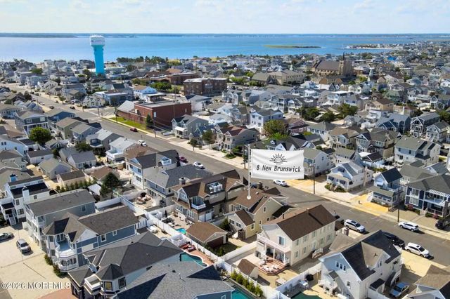 8 New Brunswick Avenue, Lavallette, NJ 08735
