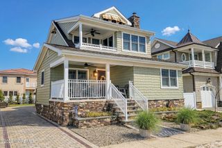 8 New Brunswick Avenue, Lavallette, NJ 08735