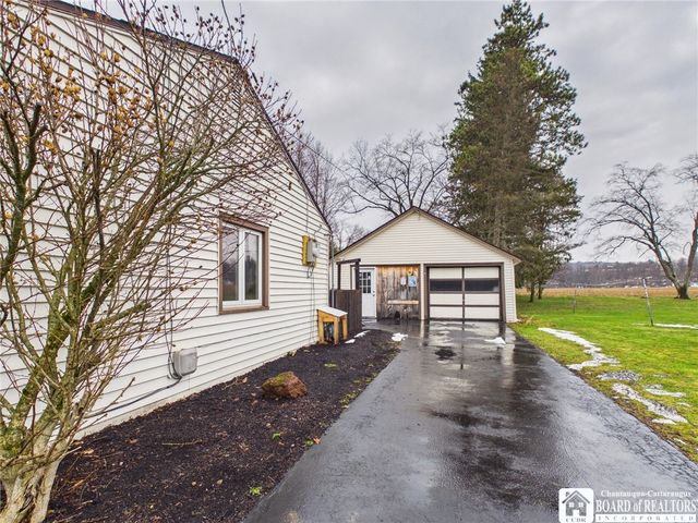 14 Plymouth Avenue, Franklinville, NY 14737