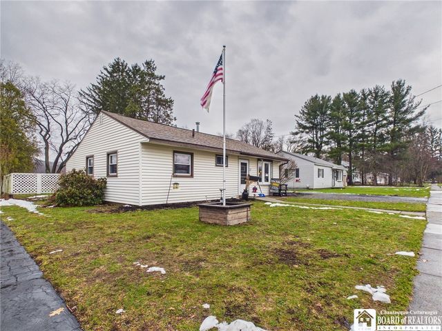 14 Plymouth Avenue, Franklinville, NY 14737