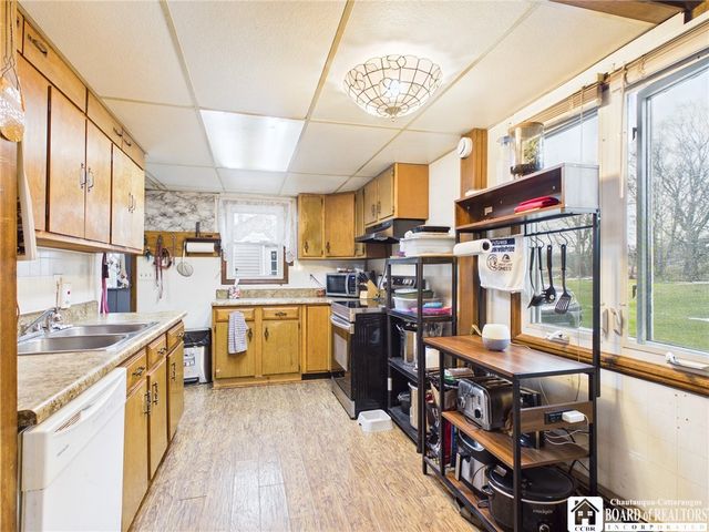 14 Plymouth Avenue, Franklinville, NY 14737