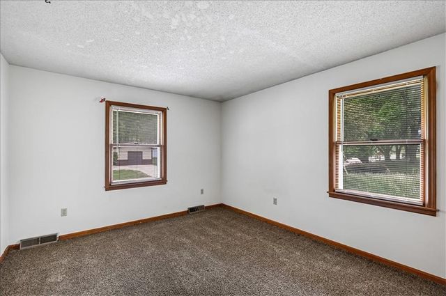 1000 N 20th Street, Leavenworth, KS 66048