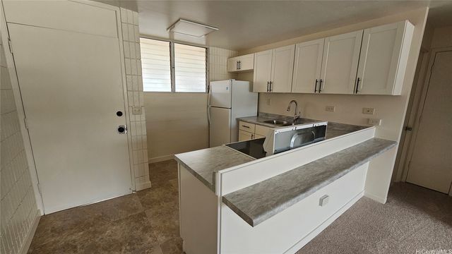 98-729 Moanalua Loop 108, Aiea, HI 96701